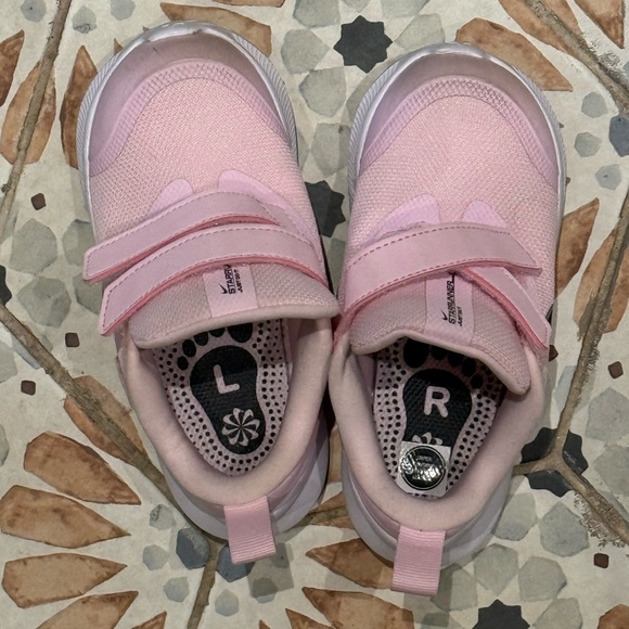 Kids Nike Pink Sneakers with Velcro Strap and Breathable Mesh - Picture 2 of 7